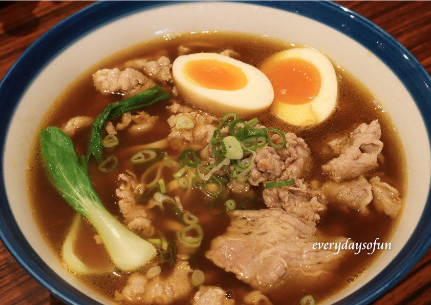 牛肉麵,嘉義美食,九條牛,紅燒湯頭,滷菜,雪花牛,細白麵,台灣小吃,台灣美食,嘉義必吃,九條牛牛肉麵