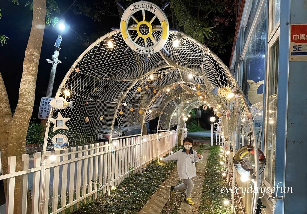 05.JPG 佐藤捲捲的環境很清幽,晚上來會點燈更美