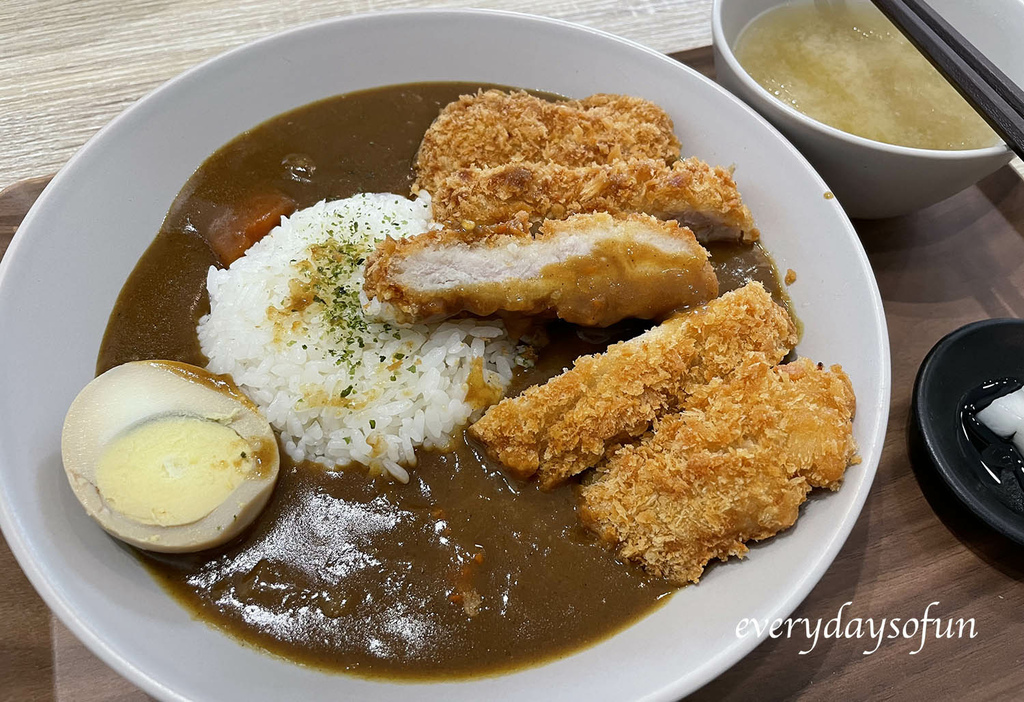 吃咖哩的經典款,Zia最愛的豬排 吃咖哩的經典款,Zia最愛的豬排