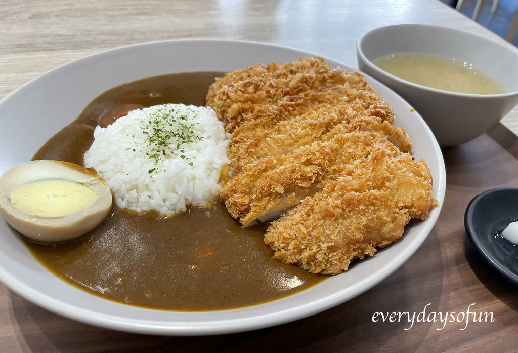 卡滋豬排厚咖哩飯 卡滋豬排厚咖哩飯