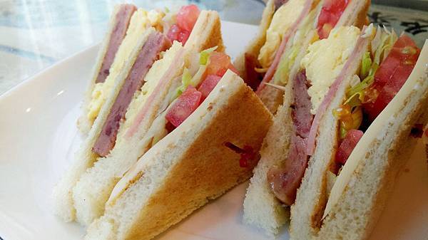 Club_Sandwich_(Hong_Kong).jpg