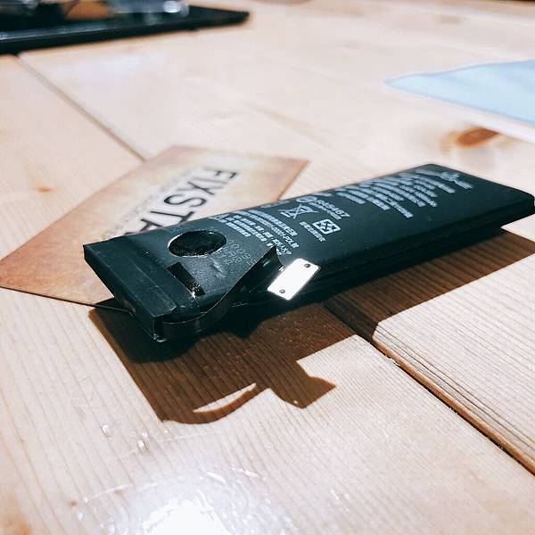 I5S電池膨脹.jpg I5S電池膨脹.jpg