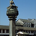 巴第岡柱上神像1983.6.18.jpg