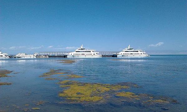 4.青海湖上遊艇