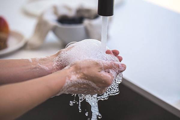 cleaning-cookware.jpg