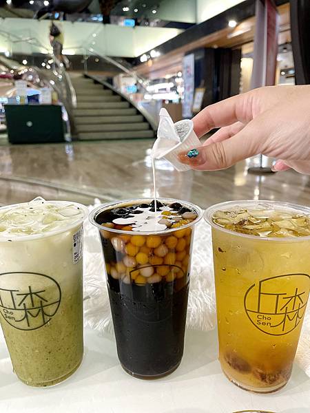 得過大獎的飲料店介紹給你，來自台灣苗栗的「丘森茶室」招牌重乳