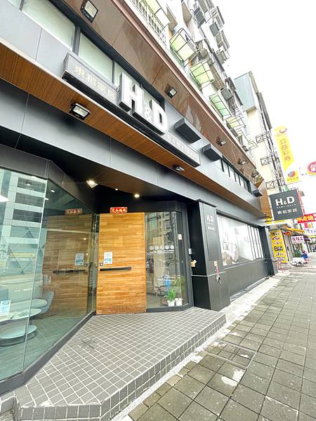 全台多間分店『H&D東稻家居』推薦沙發，也有電動床、獨立筒床