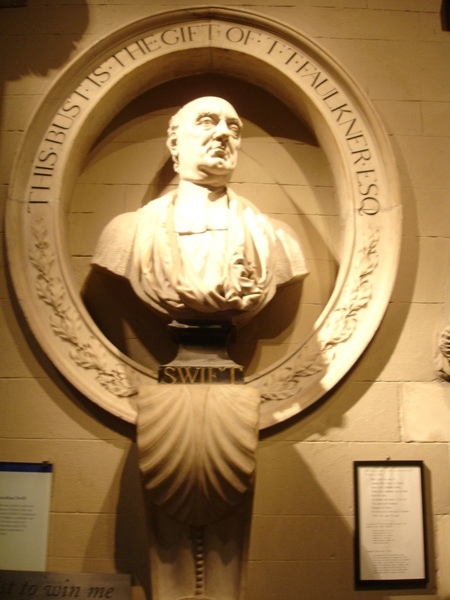 Johnthan Swift 先生的雕像