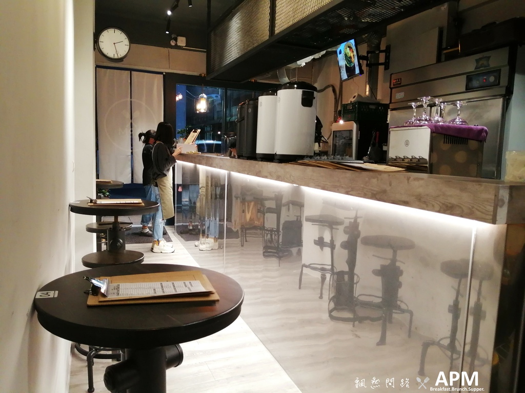 基隆美食｜APM｜早餐 早午餐 宵夜 酒吧 (3).JPG