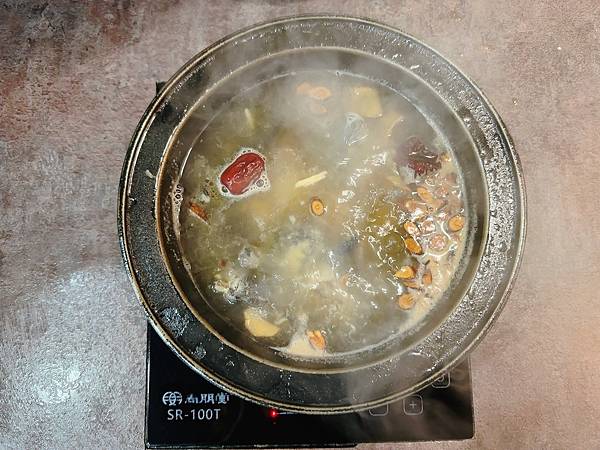 老饕推爆的台式火鍋【狂一鍋】絕對要列入必回訪名單｜中午及宵夜