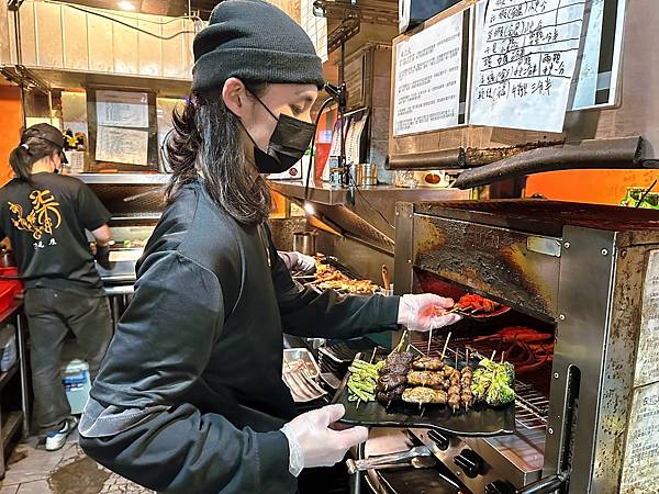 【台北中山區美食推薦】柒串燒屋｜豪邁霸氣的美味居酒屋｜平價串