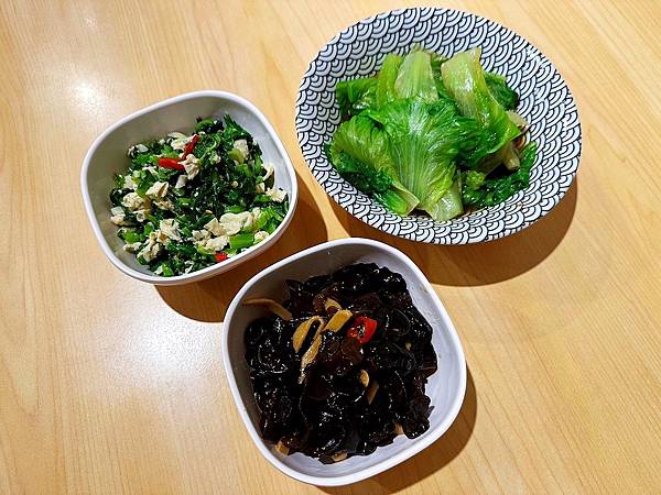 【竹北美食推薦】東小食｜牛肉麵｜蔥油餅｜各類麵食｜親朋好友聚