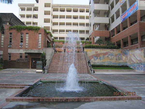 éœ§å³° æœé™½ç§'æŠ€å¤§å­¸ Flora å'Œå¯¶è²ä»¨ ç—žå®¢é‚¦