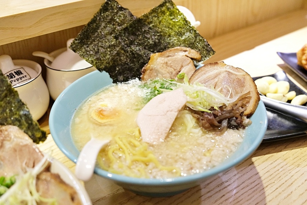 台南拉麵推薦【大宮町ラーメン】美味拉麵，附餐前小菜，客製化拉