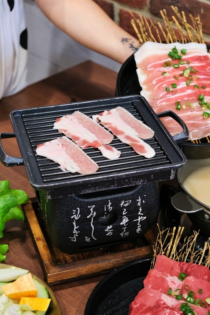 新市火鍋燒肉【漾煙鍋】主打個人小火鍋、日本燒肉文字爐！A5和