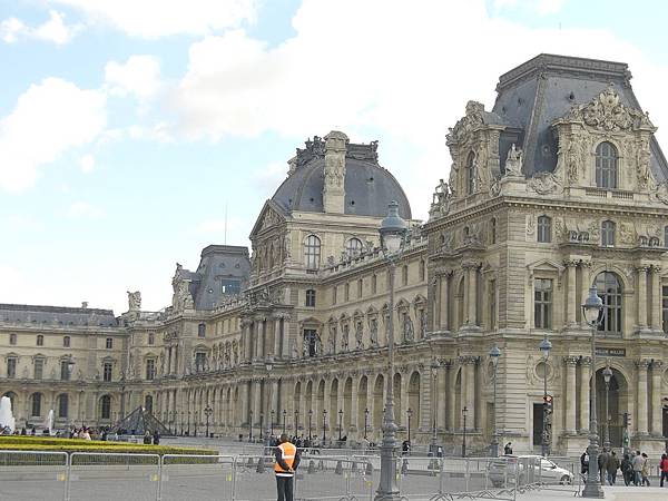 羅浮宮的建築