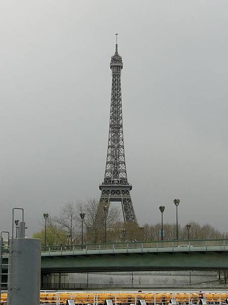 塞納河畔看巴黎鐵塔
