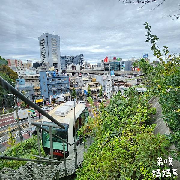 【日本‧東京】免費搭小纜車、看新幹線、山丘城堡溜滑梯│飛鳥山 【日本‧東京】免費搭小纜車、看新幹線、山丘城堡溜滑梯│飛鳥山