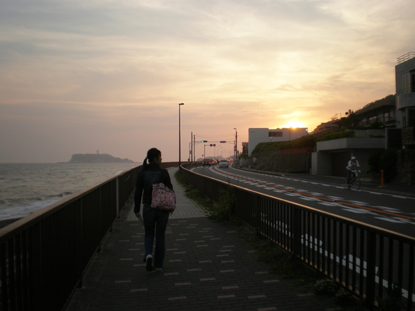 夕陽餘暉與背影