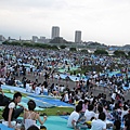 但日本人很可愛 都會鋪墊子做很像在野餐