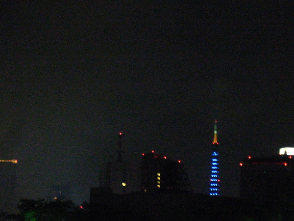 東京鐵塔變色了