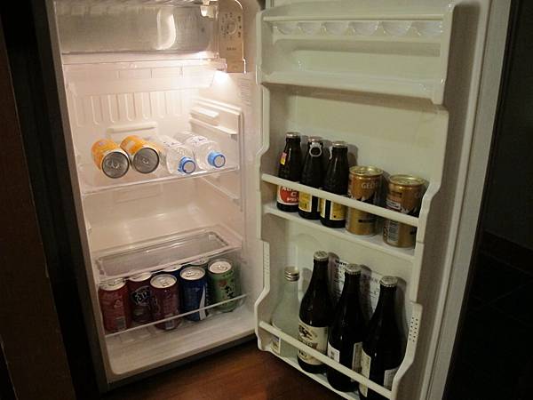 冰箱飲料自取  一個人來真的好可惜ORZ