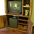 電視跟冰箱還被藏在櫃子中