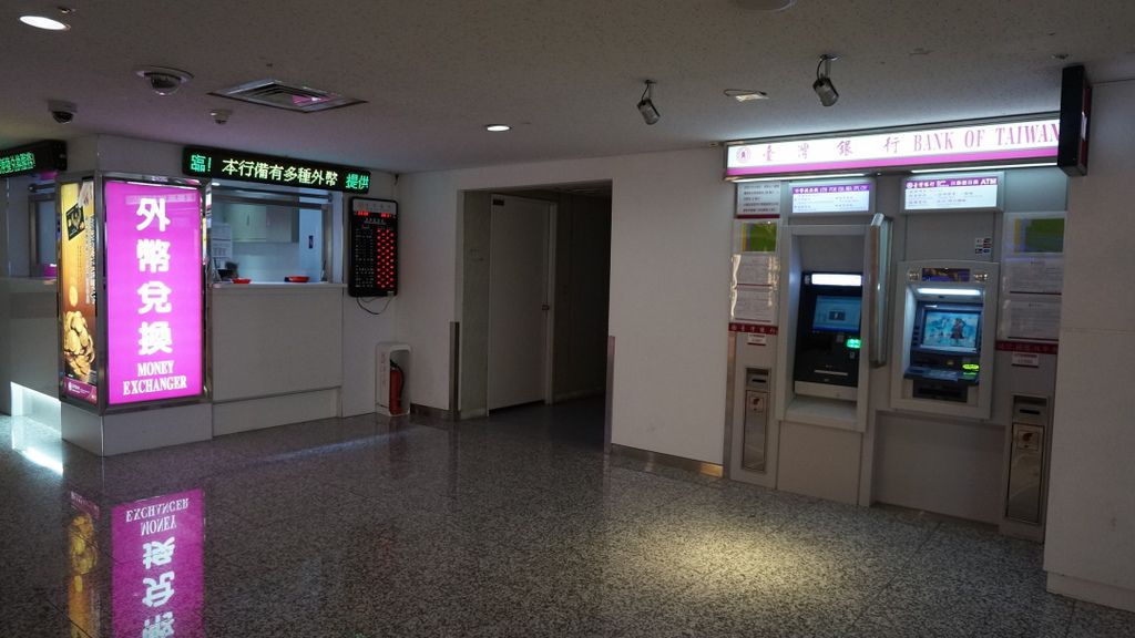 桃園機場第一航廈atm,臺銀外幣ATM,桃園機場atm,桃園機場外幣atm位置,桃園機場外幣atm,桃園機場第一航廈換錢,桃園機場atm位置,桃園機場吸菸區位置