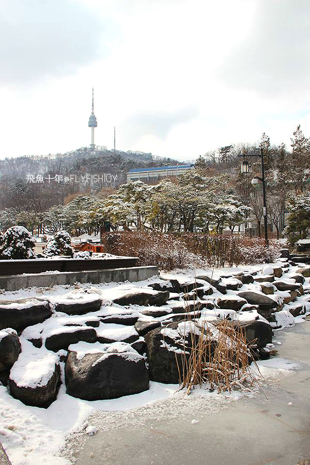 韓國首爾。下大雪的東廟、南山谷韓屋村(남산골한옥마을)、 土