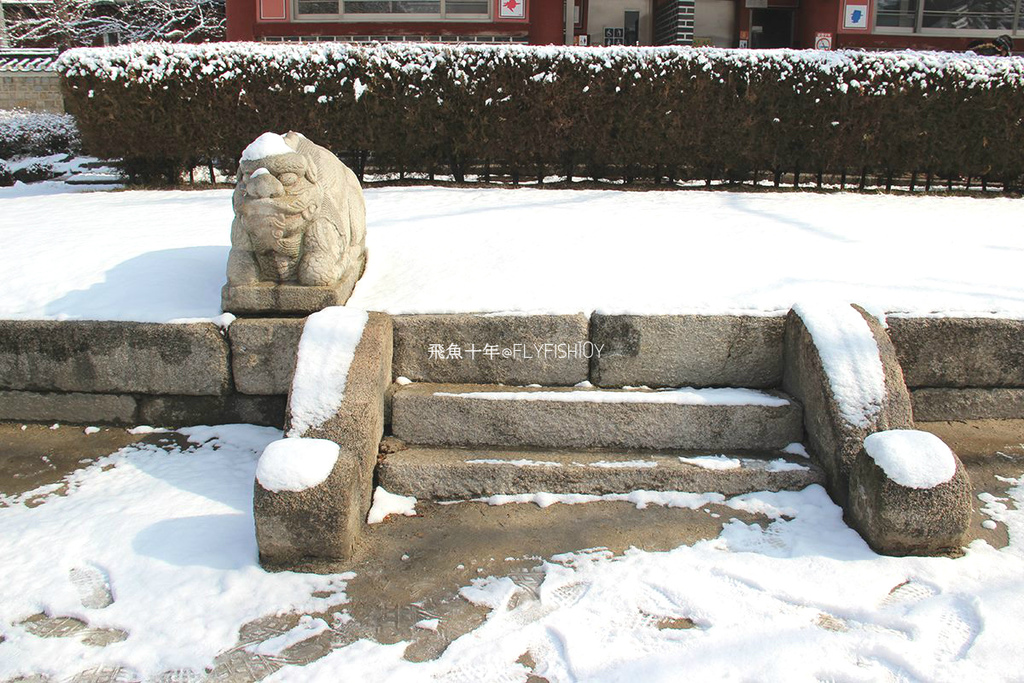 韓國首爾。下大雪的東廟、南山谷韓屋村(남산골한옥마을)、 土