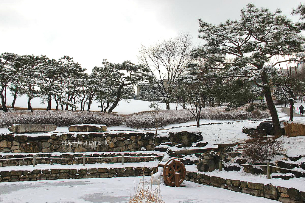 韓國首爾。下大雪的東廟、南山谷韓屋村(남산골한옥마을)、 土