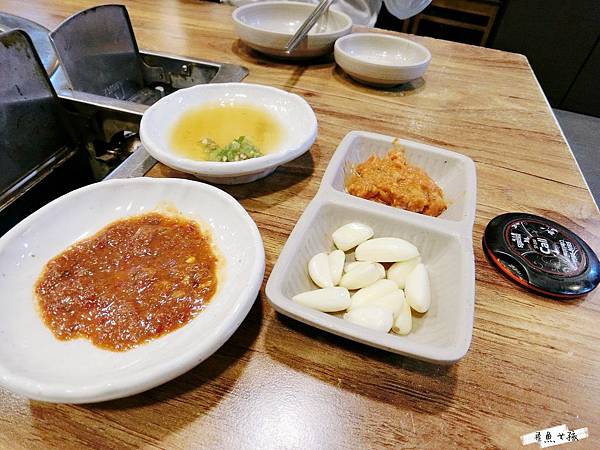 釜山美食 釜山必吃 南浦洞美食 南浦洞烤肉 味贊王鹽烤肉 厚豬五花肉 韓國烤肉