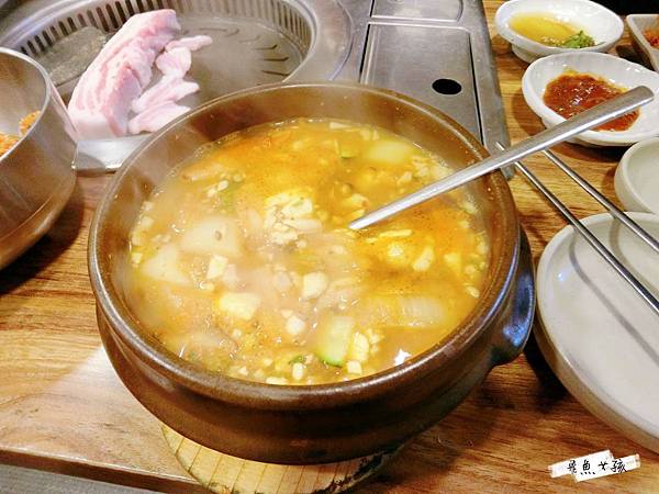 釜山美食 釜山必吃 南浦洞美食 南浦洞烤肉 味贊王鹽烤肉 厚豬五花肉 韓國烤肉