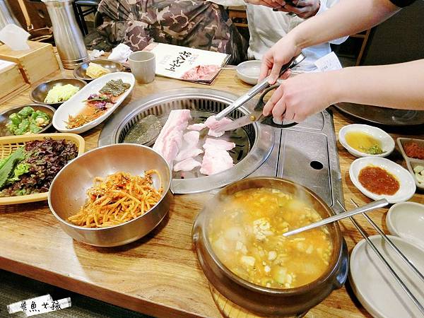 釜山美食 釜山必吃 南浦洞美食 南浦洞烤肉 味贊王鹽烤肉 厚豬五花肉 韓國烤肉