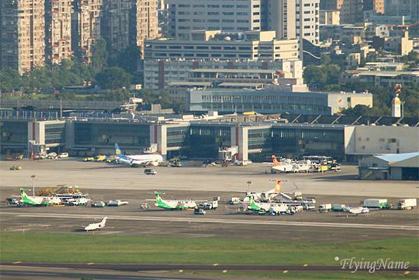 UNI Air DHC-8-311 & ATR 72-600