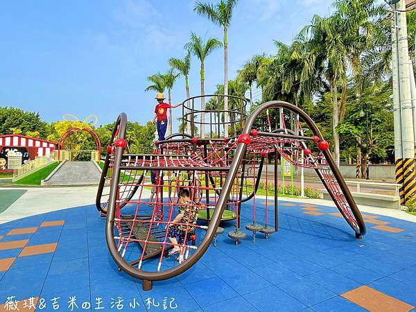 彰化北斗 玄璣公園 北斗首座親子公園 豐富遊具滿足各年齡層大小孩 薇琪 吉米の生活小札記 痞客邦