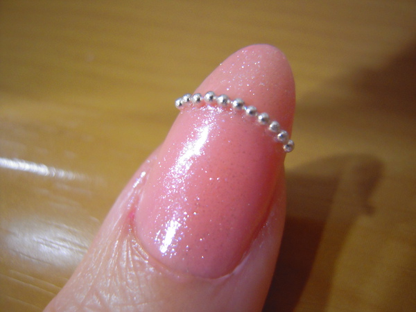 為了跨年設計的指甲，珠珠是我一顆一顆黏的耶...