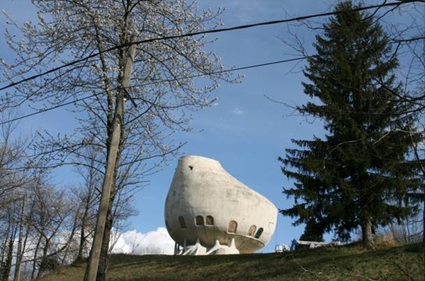 Weird House In ALPS.jpg