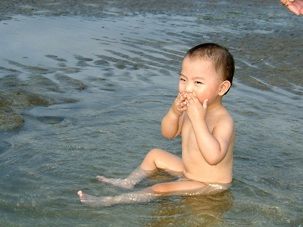 泡海水...好玩!!