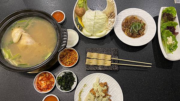 🍗【微風信義美食推薦】韓吃一隻雞：45天小雞鍋物，讓您品嚐地
