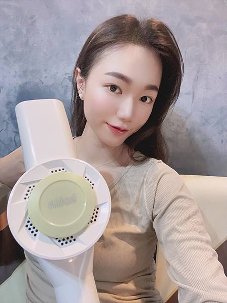 🌟在強光下，髒污無所遁形！Kolin 歌林 HEPA 手持無