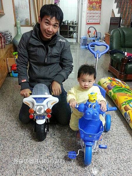 外孫10個月(102/12/8)