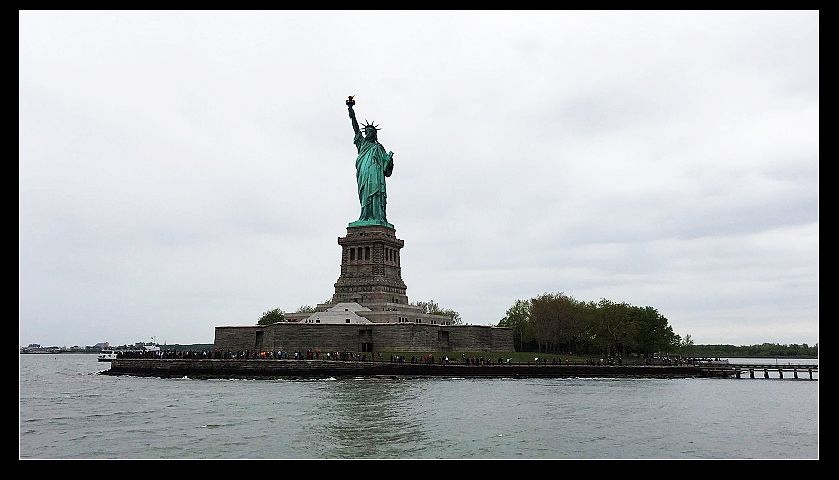 Statue of Liberty, Ellis Island - New York.jpg