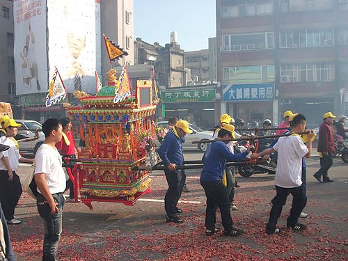 75 台北 東隆宮 溫府千歲  神轎.jpg