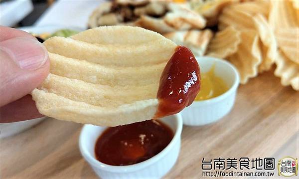 【台南市-安平區美食】徜徉在乾燥花裡的熱壓吐司套餐『T&F手作吐司-安平店』！夢幻照片好好拍！還有應景的壁咚飲料！從早午餐吃到晚餐的好去處٩(๑´3｀๑)۶