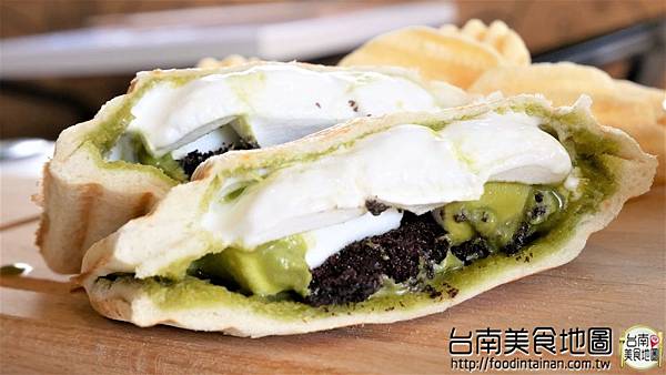 【台南市-安平區美食】徜徉在乾燥花裡的熱壓吐司套餐『T&F手作吐司-安平店』！夢幻照片好好拍！還有應景的壁咚飲料！從早午餐吃到晚餐的好去處٩(๑´3｀๑)۶