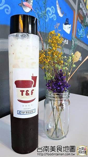 【台南市-安平區美食】徜徉在乾燥花裡的熱壓吐司套餐『T&F手作吐司-安平店』！夢幻照片好好拍！還有應景的壁咚飲料！從早午餐吃到晚餐的好去處٩(๑´3｀๑)۶