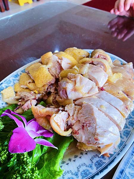 [台北台式]士林至善路「全成土雞城」誤打誤撞發現的意外好美味/各式土雞料理平價選擇多/鱒魚 鱘龍魚 土雞 山菜/量多又平價餐點美味/視覺味覺都享受/附菜單