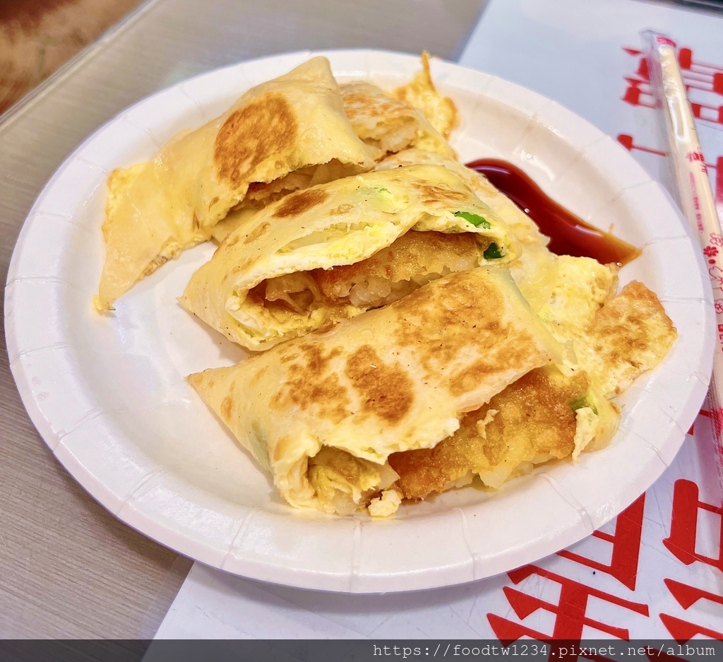 [台北早午餐]內湖區港墘站「萬伽香早餐店」超強大的蔬菜蛋餅/