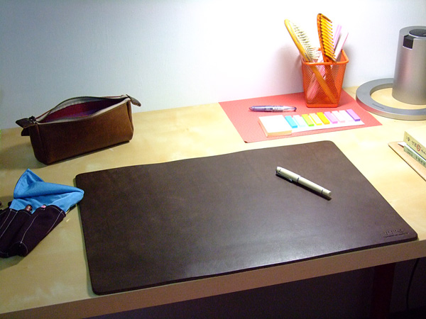LeatherDeskSheet00.JPG LeatherDeskSheet00.JPG